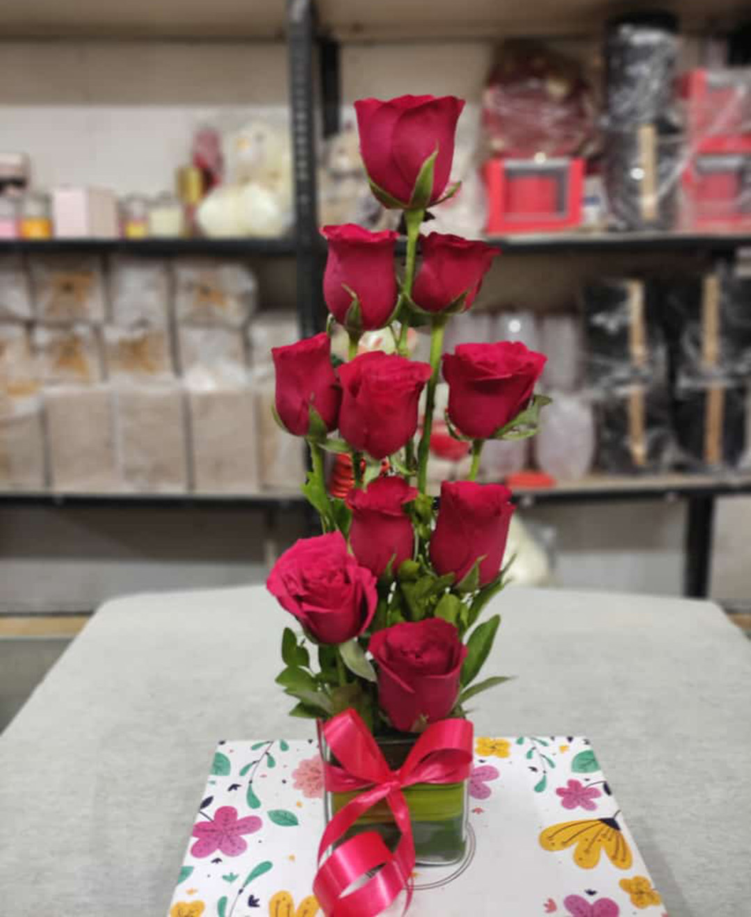 10 Red Roses Glass Vase