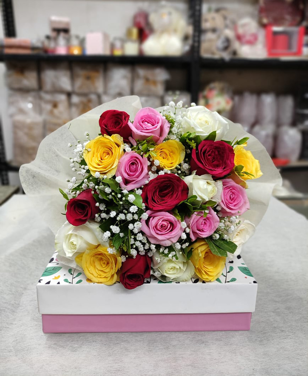 20 Mixed Roses Bunch With Paper Packing