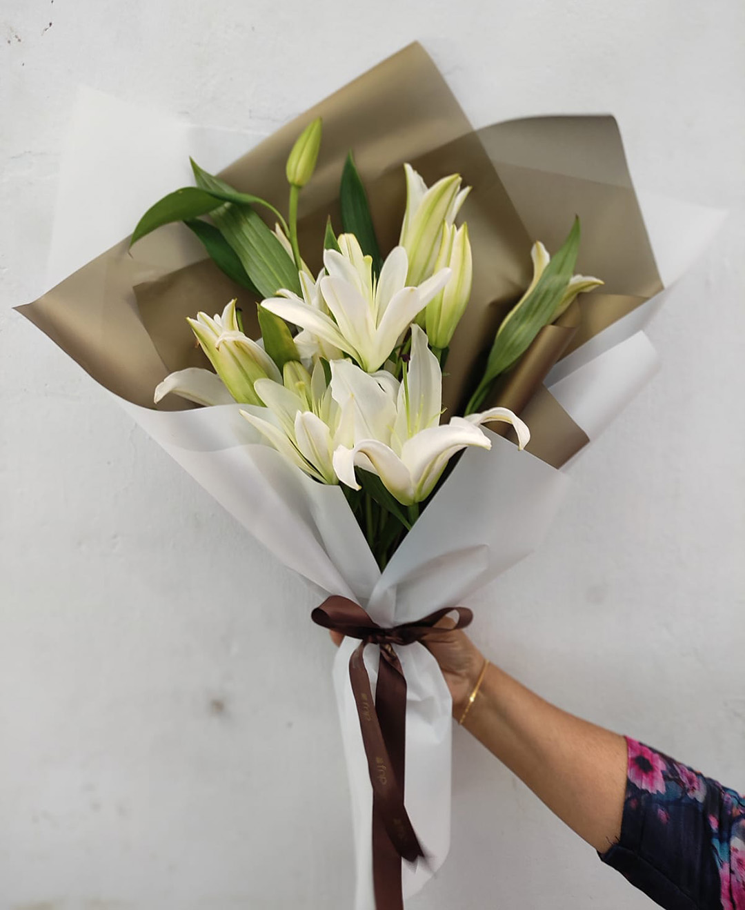 6 Lilies Bouquet With Paper Packing
