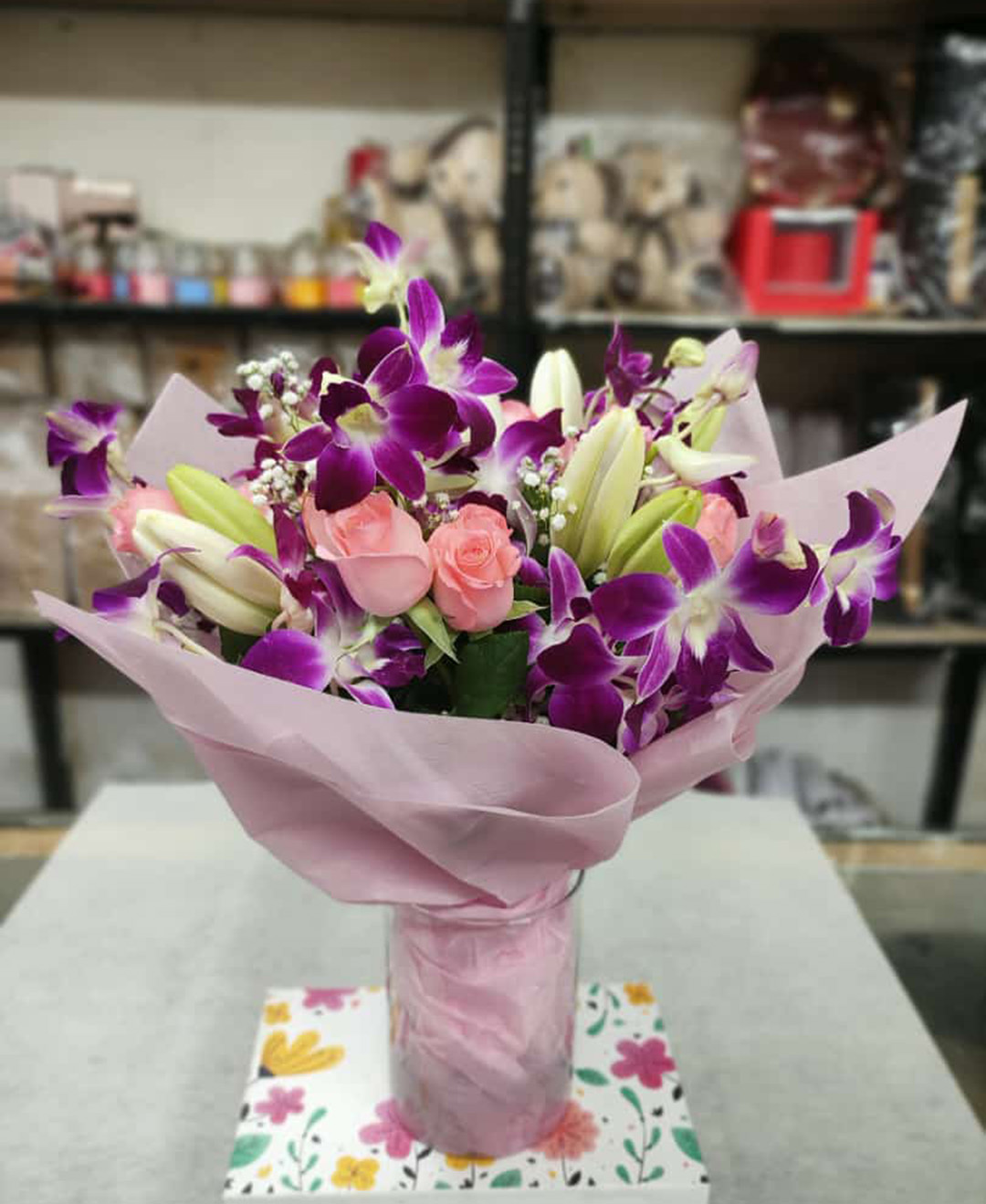 8 Orchids 4 Lilies 16 Roses Glass Vase