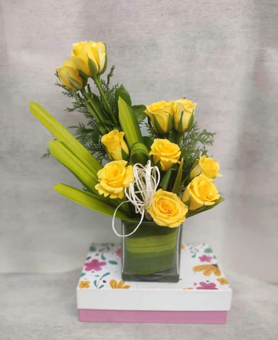 *12 Yellow Roses Glass Vase